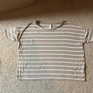 ‼️FINAL PRICE‼️ Ladies Xhilaration crop tee size XS/S